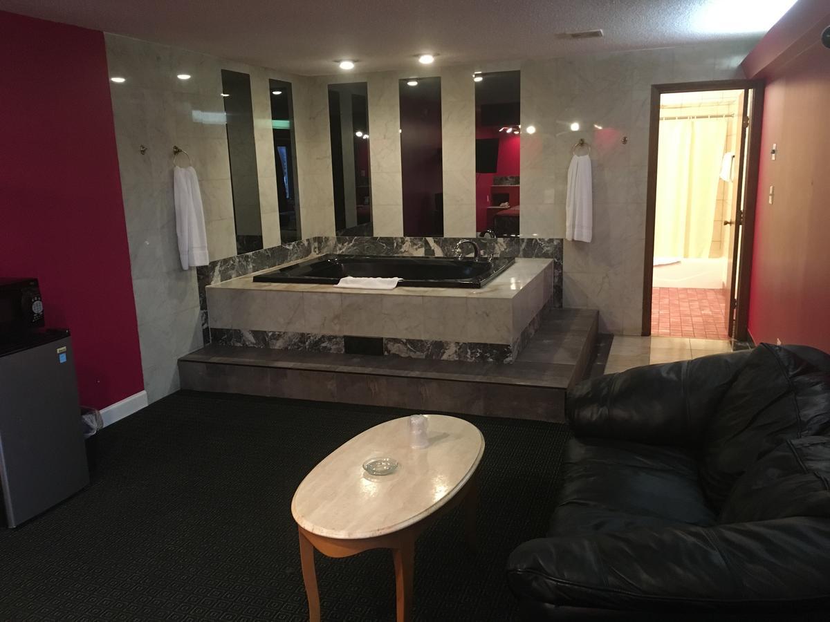 Midway Inn & Suites Oak Lawn Extérieur photo